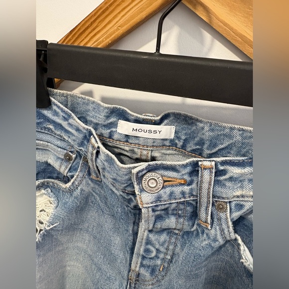 MOUSSY MID RISE DISTRESSED JEANS - Picture 2 of 7